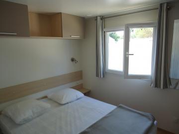 Camping Les Grissotières location mobil home chambre 1 un lit 140/190