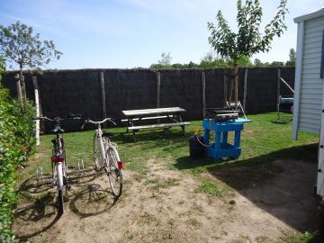 Campingplatz Les Grissotières mobil home Mary Read Gartenecke Entspannung für Ferien am Meer.