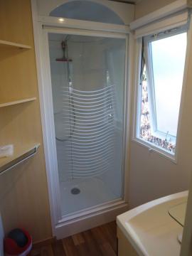 Rental mobile home Camping Grissotières shower room