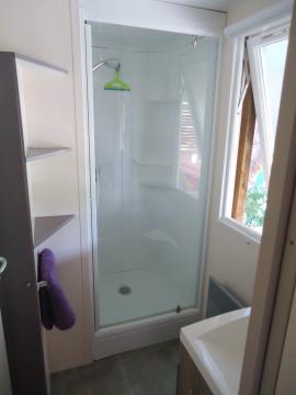 Campsite les Grissotières Mobile home rental shower room