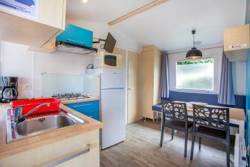 Campsite les Grissotières mobile-home rental Jhon-Fenn dining area